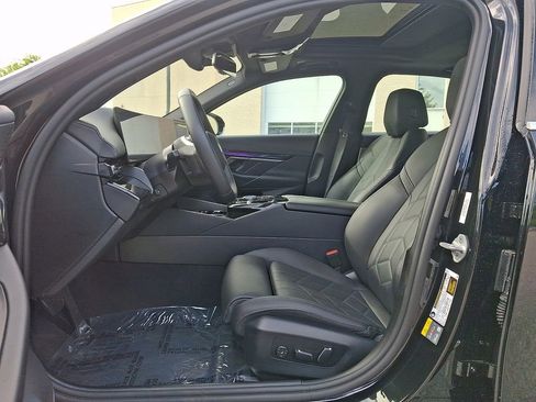 Used 2025 BMW i5 eDrive40i RWD image 13