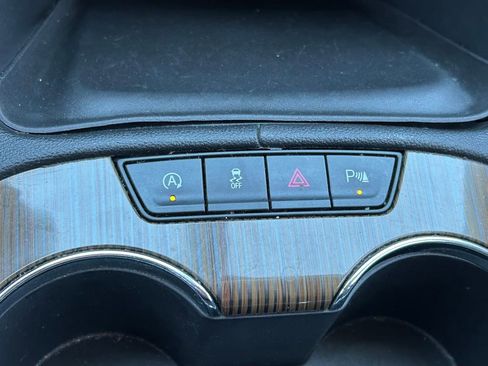 Used 2021 GMC Acadia SLE image 31