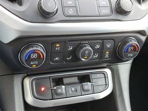 Used 2022 GMC Acadia SLE w/ Driver Convenience Package image 16