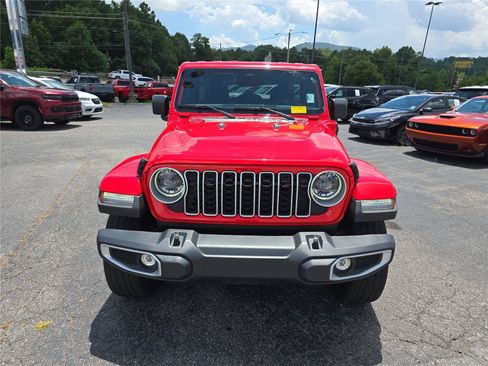 Used 2025 Jeep Wrangler Unlimited Sahara AWD/4WD image 8