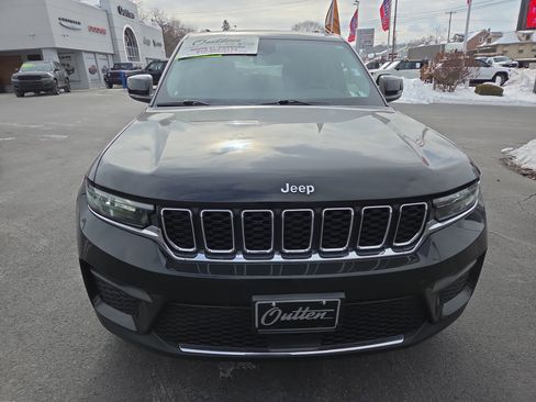 Certified 2023 Jeep Grand Cherokee Laredo AWD/4WD image 9
