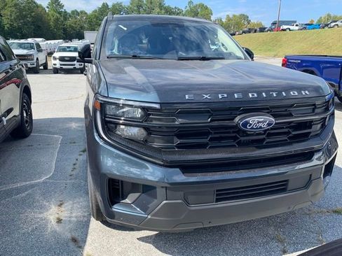 New 2025 Ford Expedition Active image 7