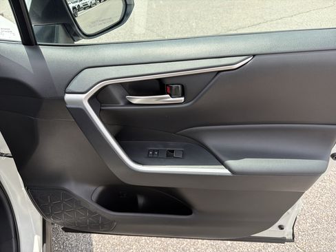 Certified 2025 Toyota RAV4 XLE FWD image 25