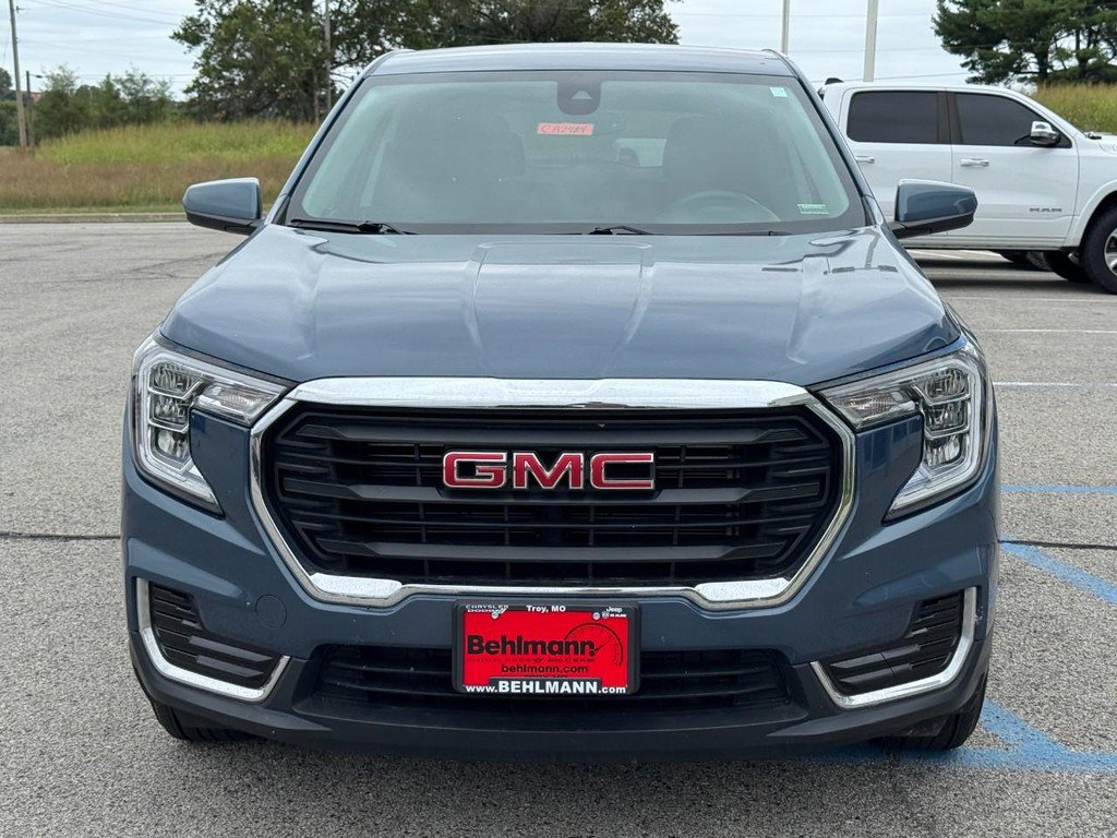 Used 2024 GMC Terrain SLE AWD/4WD image 12