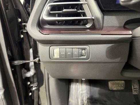 Used 2025 Chevrolet Traverse Z71 w/ Driver Confidence Package image 18