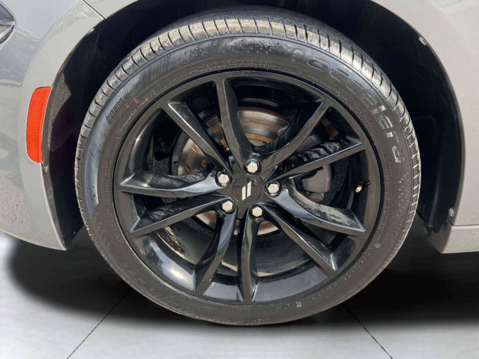 Used 2018 Dodge Charger SXT w/ Blacktop Package RWD image 44