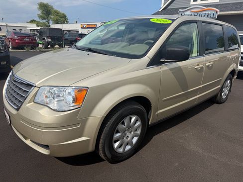 Used 2010 Chrysler Town & Country LX FWD image 1