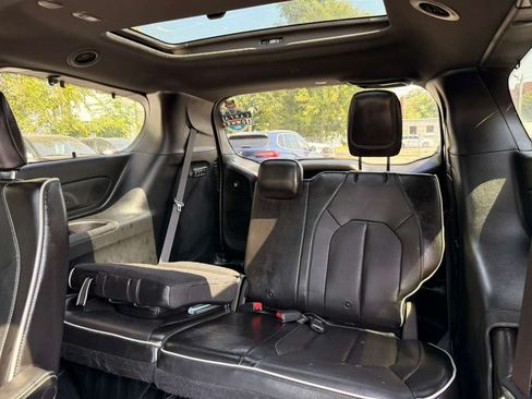 Used 2019 Chrysler Pacifica Limited w/ Advanced Safetytec Group FWD image 28