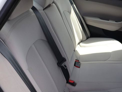 Used 2016 Hyundai Sonata SE FWD image 16