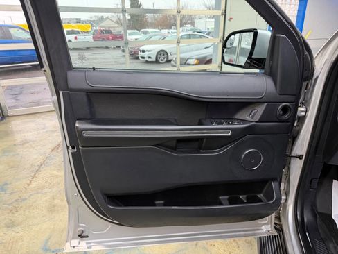 Used 2018 Ford Expedition XLT image 16