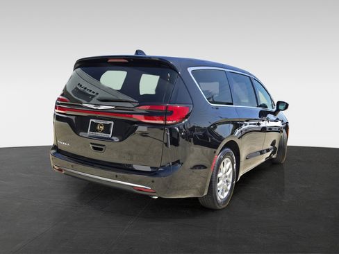 New 2025 Chrysler Pacifica Select w/ Uconnect Theater Family Group image 5