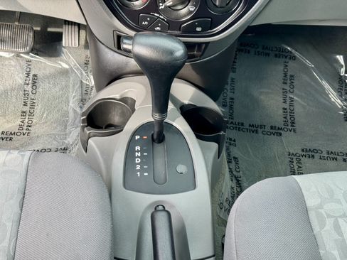 Used 2005 Ford Focus ZX4 Sedan FWD image 16