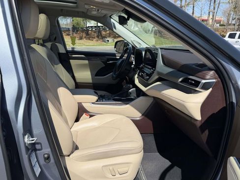 Certified 2020 Toyota Highlander Platinum image 12