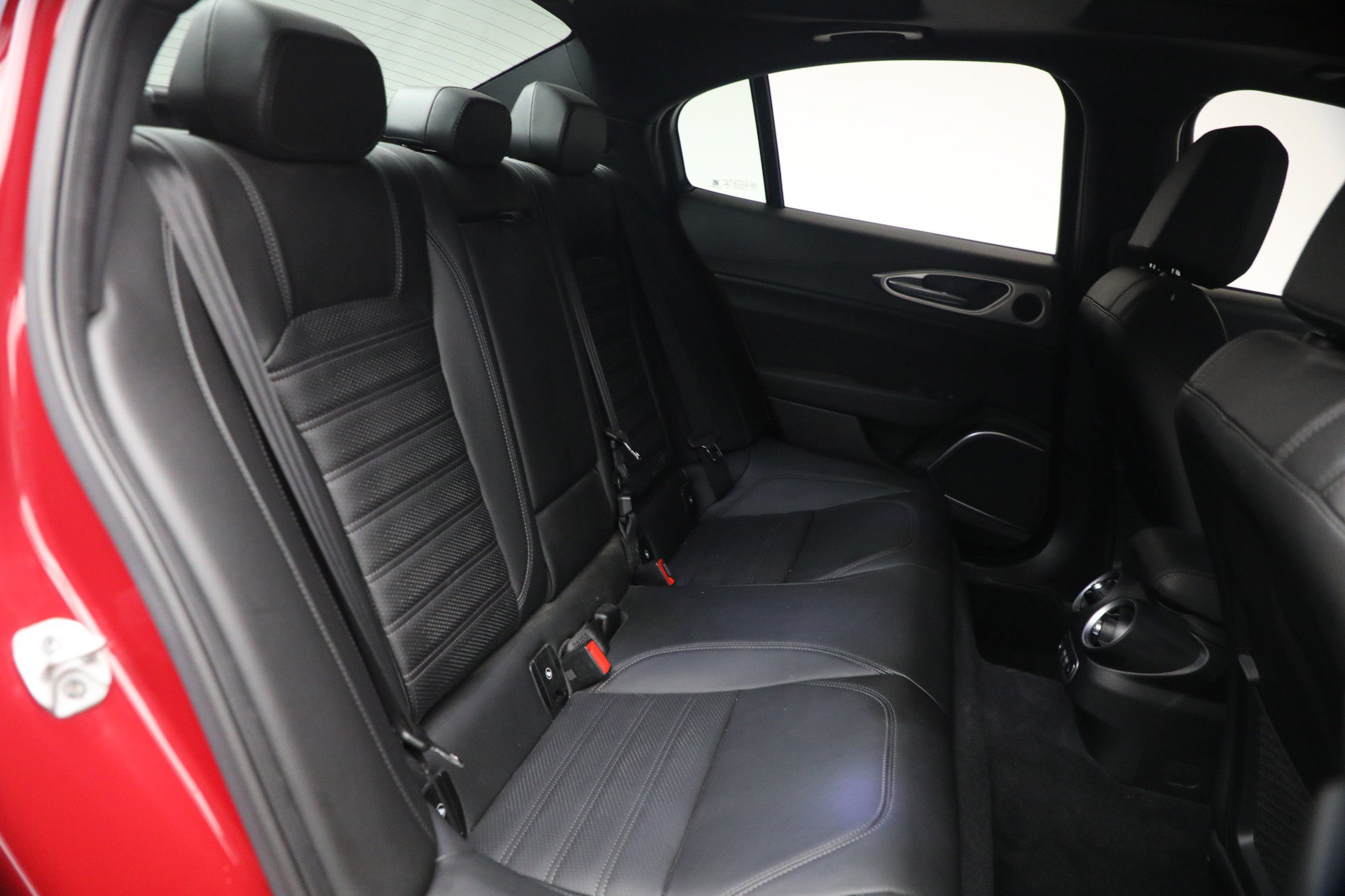 Used 2023 Alfa Romeo Giulia Veloce AWD/4WD image 19