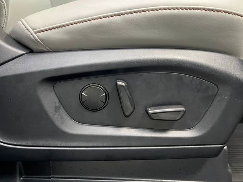 Used 2025 Ford Explorer Active w/ Active Comfort Package image 26