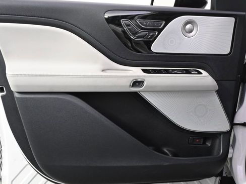 Certified 2025 Lincoln Aviator Reserve w/ Equipment Group 201A image 23