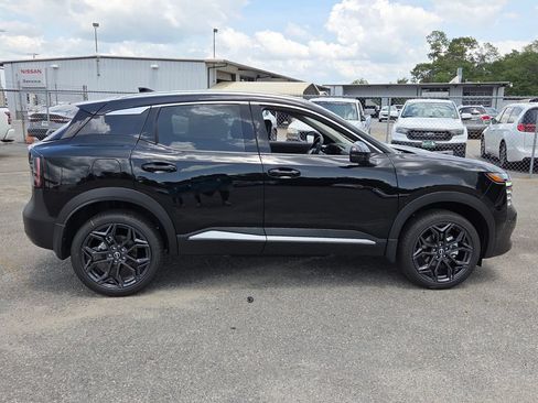 New 2026 Nissan Kicks SR w/ SR Premium Package FWD image 11