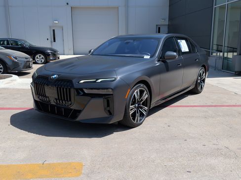 Used 2023 BMW 760i xDrive AWD/4WD image 5