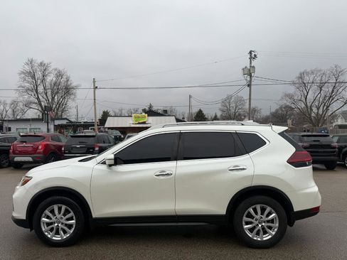 Used 2018 Nissan Rogue SV w/ Sun & Sound Touring Package image 2