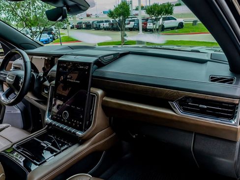Used 2025 GMC Yukon Denali Ultimate image 18