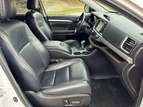 Used 2018 Toyota Highlander XLE image 14