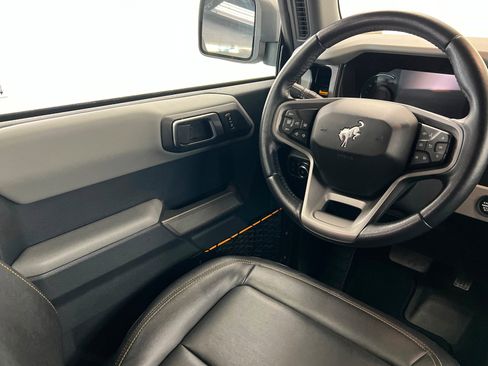 Used 2023 Ford Bronco Badlands image 12