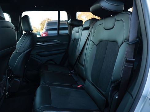 New 2025 Jeep Grand Cherokee Altitude image 28