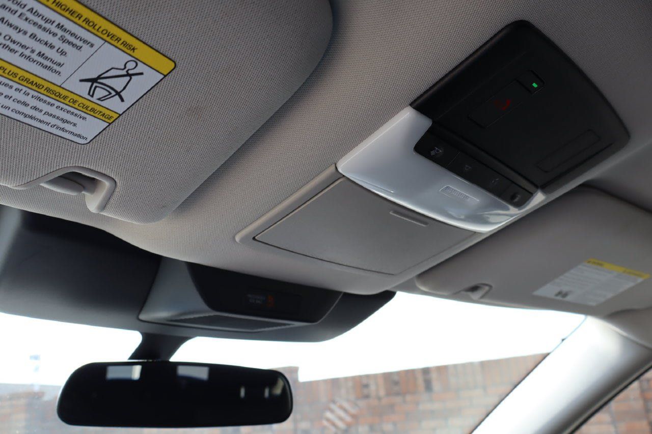 Used 2025 Nissan Pathfinder SV FWD image 28