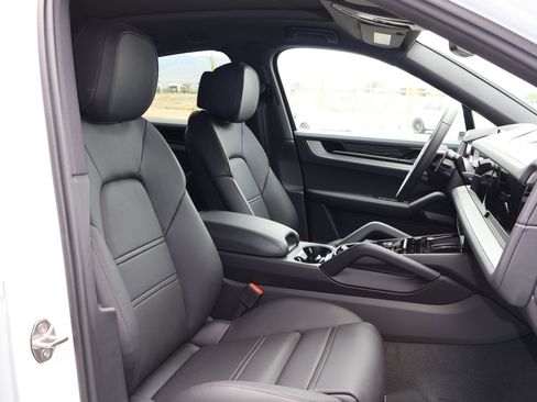 New 2026 Porsche Cayenne Coupe AWD/4WD image 26