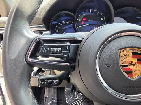Certified 2023 Porsche Macan AWD/4WD image 26