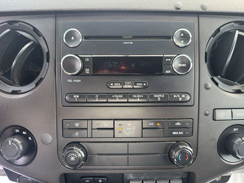 Used 2015 Ford F550 4x4 Regular Cab Super Duty image 13