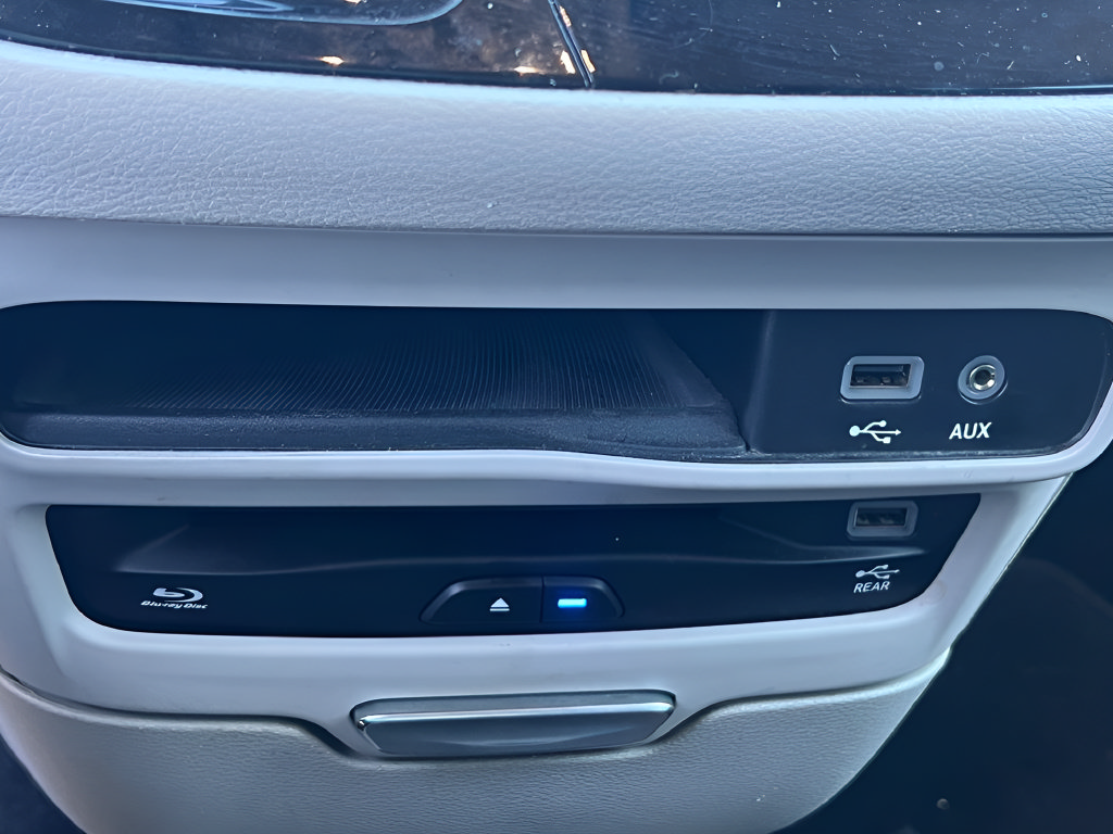 Used 2020 Chrysler Pacifica Touring-L Plus FWD image 30