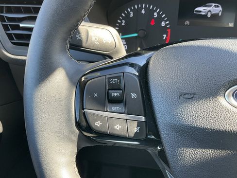 Used 2022 Ford Escape SE w/ SE Sport Appearance Package image 5