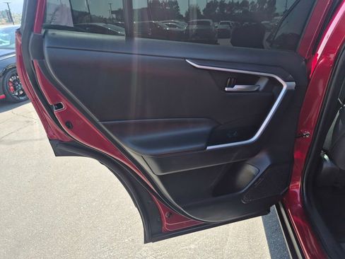 Used 2021 Toyota RAV4 XLE w/ Convenience Package FWD image 16