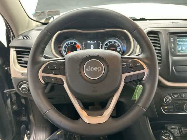 Used 2016 Jeep Cherokee Latitude w/ Cold Weather Group AWD/4WD image 7