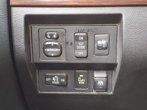 Used 2015 Toyota Tundra Limited w/ Limited Premium Package image 19