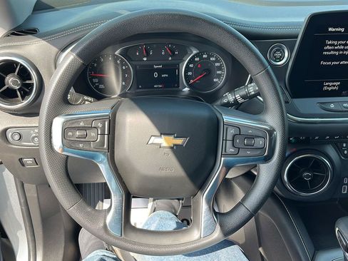 Used 2025 Chevrolet Blazer LT FWD image 9