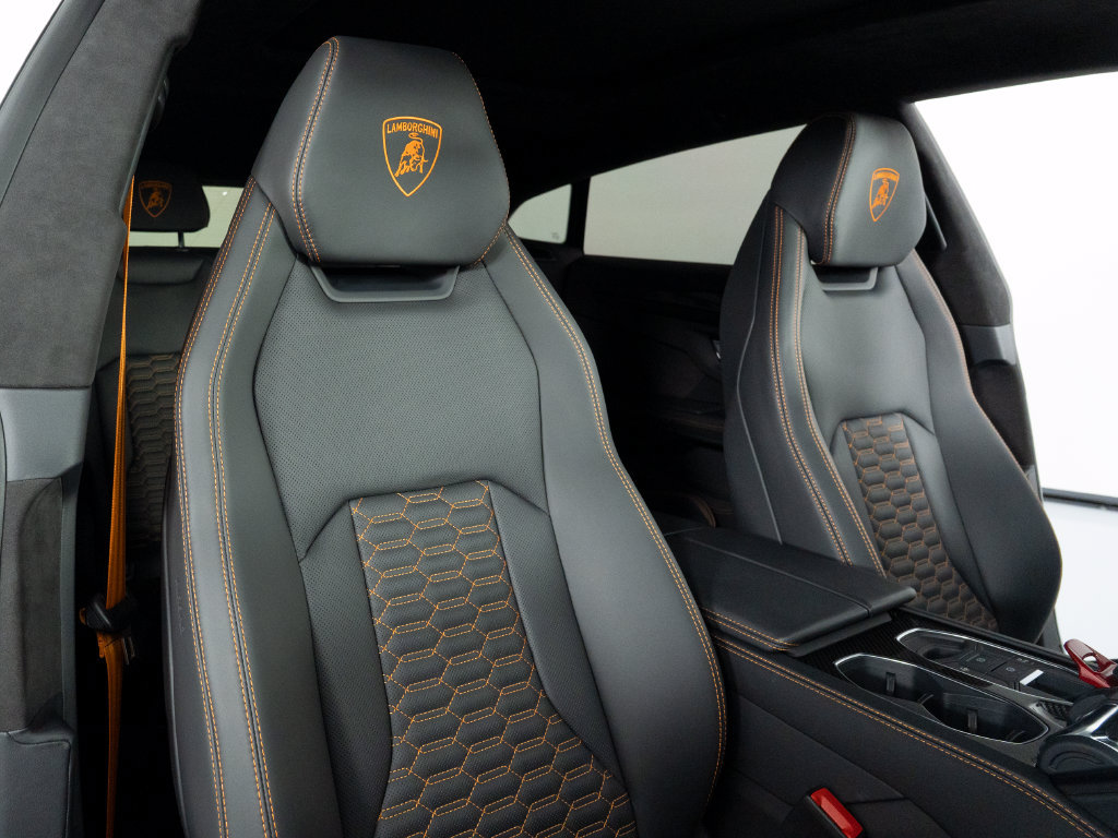 Used 2024 Lamborghini Urus S AWD/4WD image 45