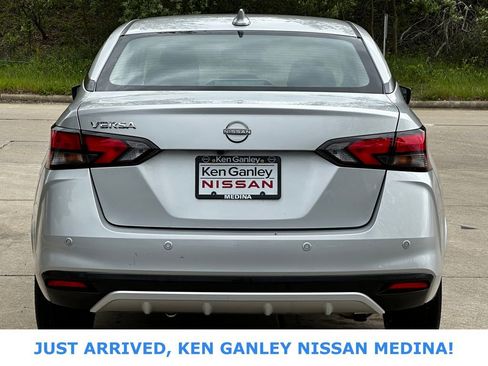 Certified 2025 Nissan Versa SV FWD image 4