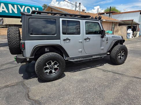 Used 2018 Jeep Wrangler Unlimited Sahara w/ Connectivity Group AWD/4WD image 4