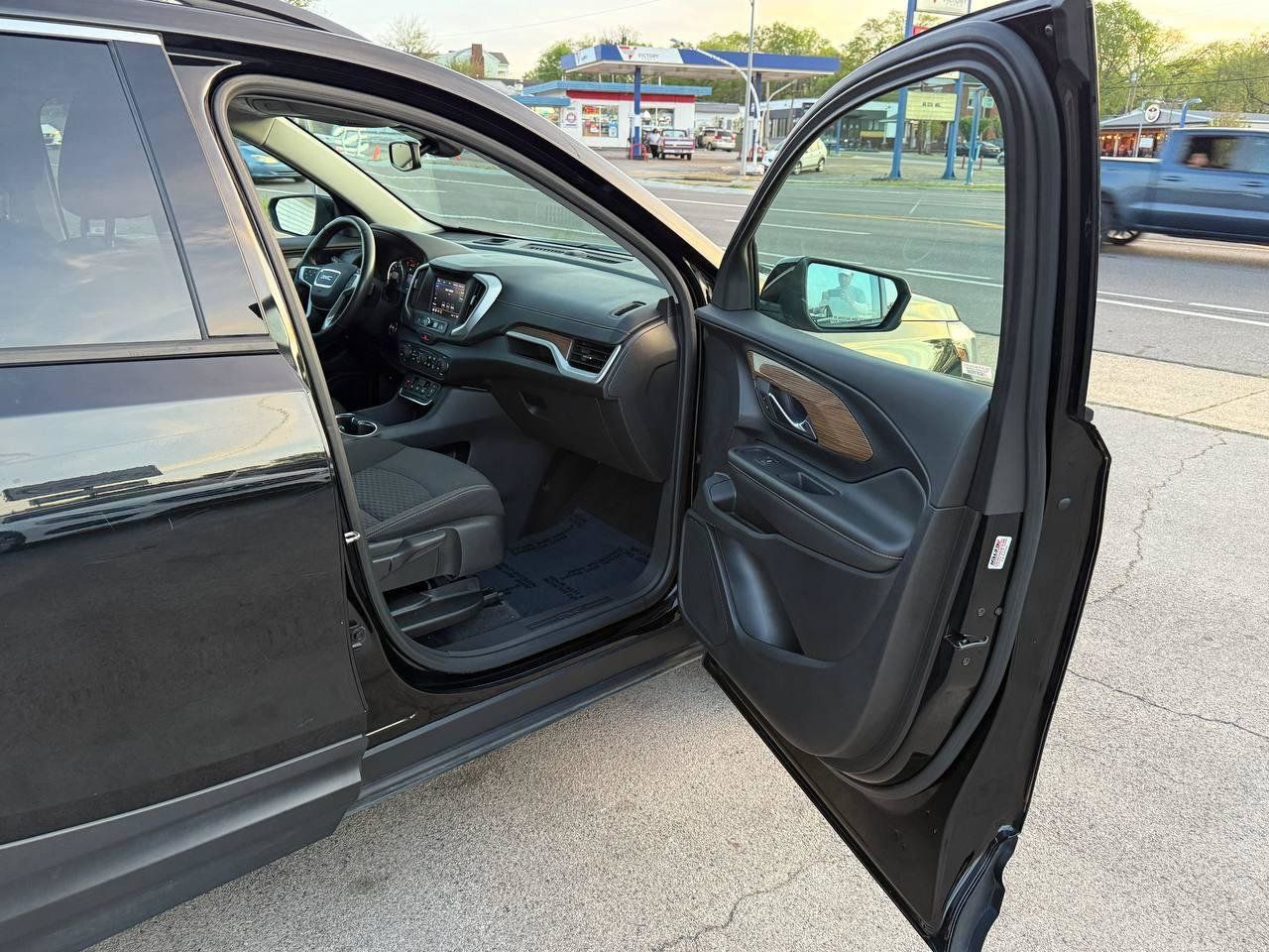 Used 2020 GMC Terrain SLE w/ Driver Convenience Package FWD image 20
