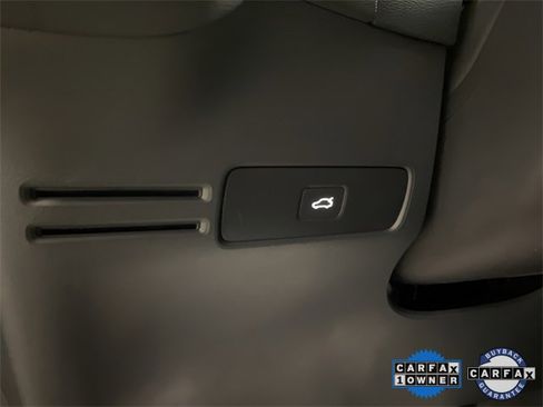 Used 2025 Volvo XC40 B5 Plus image 36