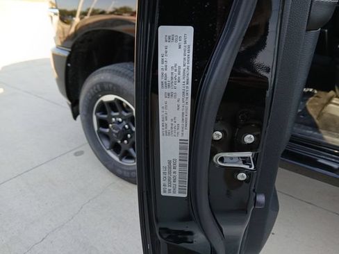 New 2025 RAM 2500 Laramie AWD/4WD image 37