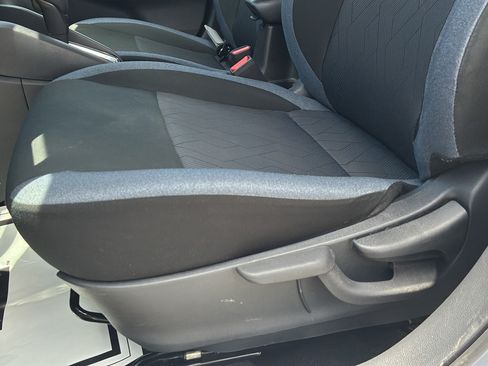 Used 2025 Nissan Versa SV FWD image 11