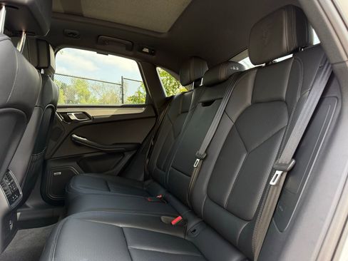 Used 2026 Porsche Macan AWD/4WD image 29