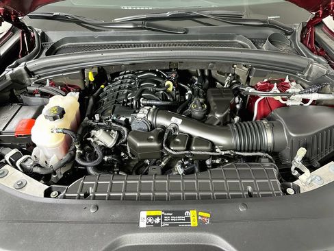 Used 2023 Jeep Grand Cherokee Limited AWD/4WD image 9