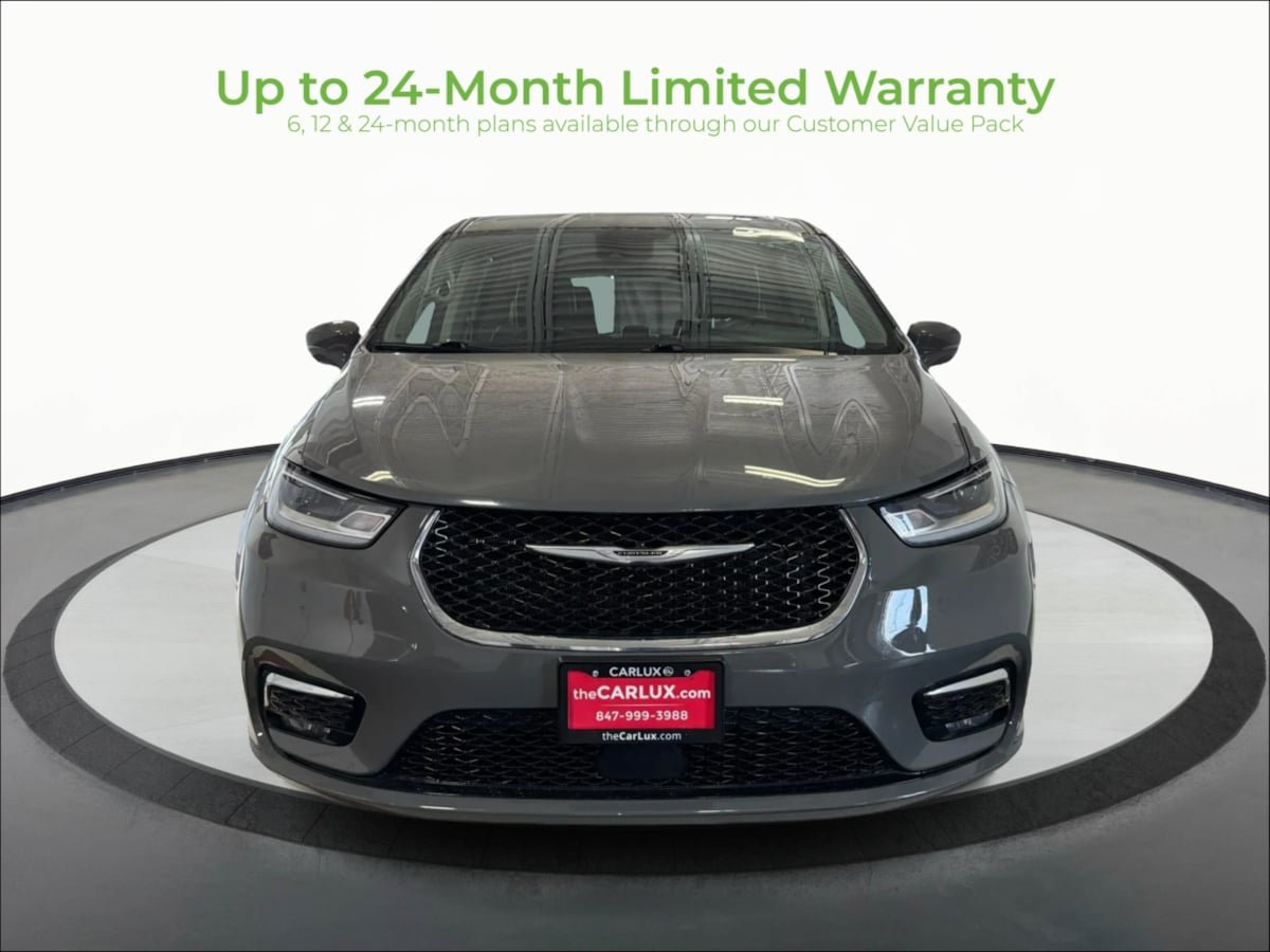 Used 2022 Chrysler Pacifica Touring-L FWD image 2