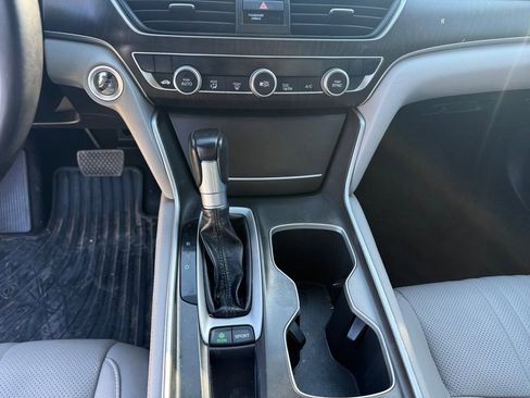 Used 2018 Honda Accord Touring image 11