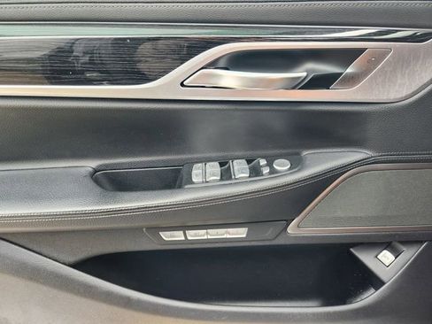 Used 2017 BMW 740i image 23