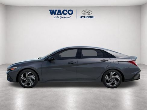Used 2025 Hyundai Elantra Sport FWD image 4